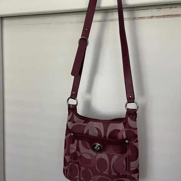 Coach Signature Collection crossbody purse - Picture 4 of 6